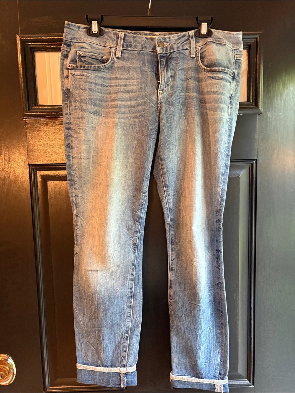 Hidden Jeans Light Wash Women's Jeans - Classic Straight Leg. Low rise.